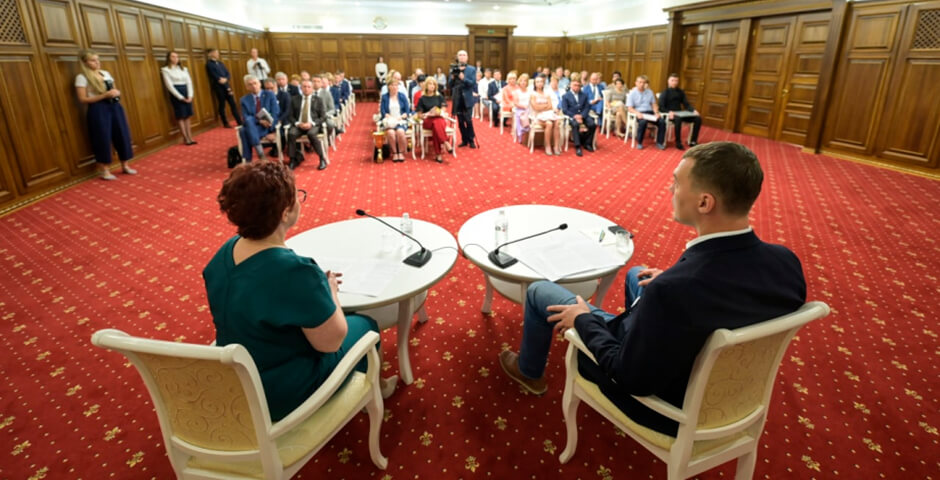Губернатор Хабаровского края обсудил с представителям профсоюзов социально-трудовые вопросы