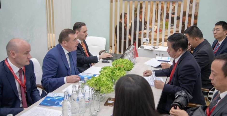 Глава Сахалина предложил китайским бизнесменам инвестировать в экономику области