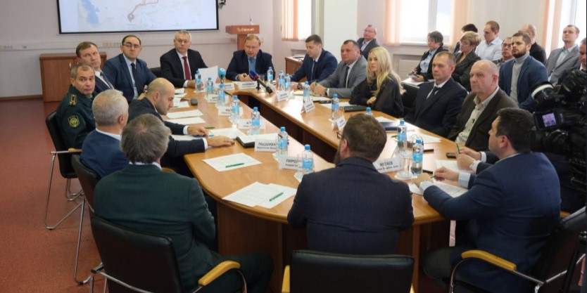 Новосибирский губернатор Андрей Травников заявил о планах забрать у Москвы перевозку узбекских фруктов