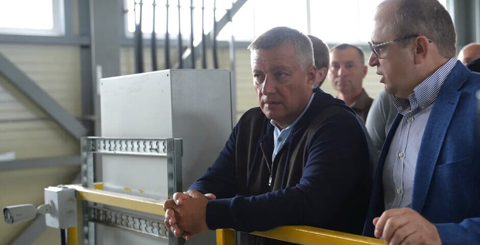 В Иркутской области губернатор проверил строительство завода по переработке масличных культур