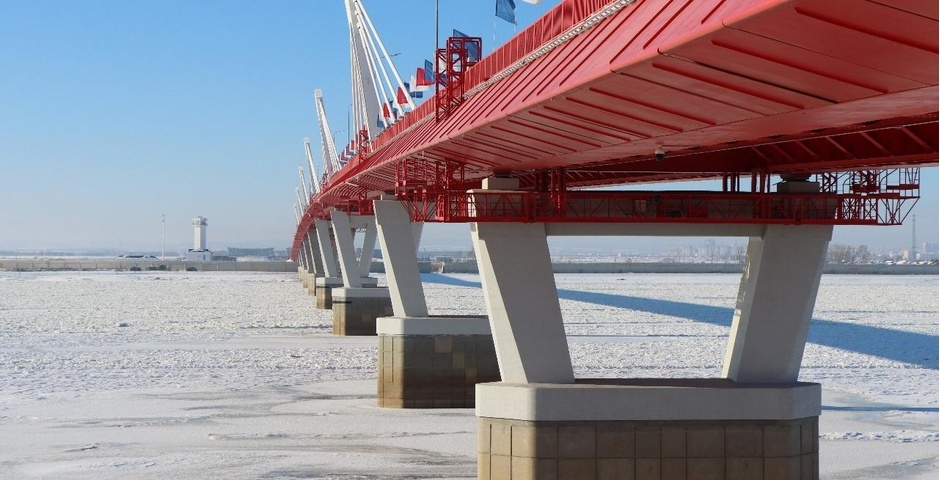 В Амурской области запустили движение по понтонному мосту в Китай