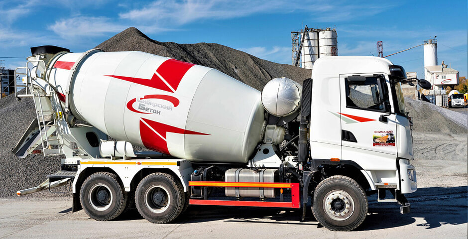 Предприятия «Сибцема» получили новые автобетоносмесители