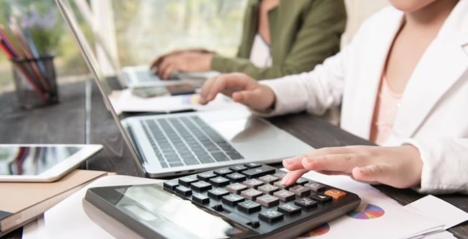 Зарплаты работников Приангарья к апрелю выросли на 4%