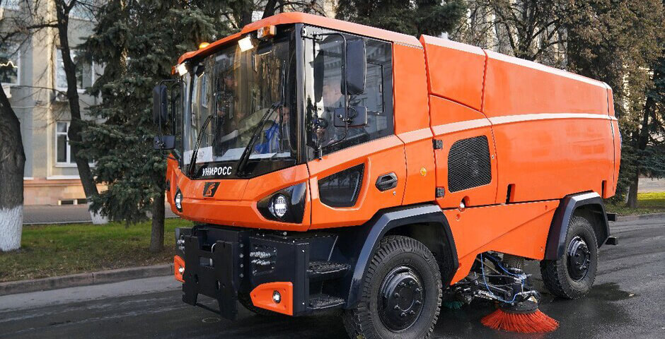 В Кемерове начали тестировать полностью отечественную всесезонную коммунальную машину