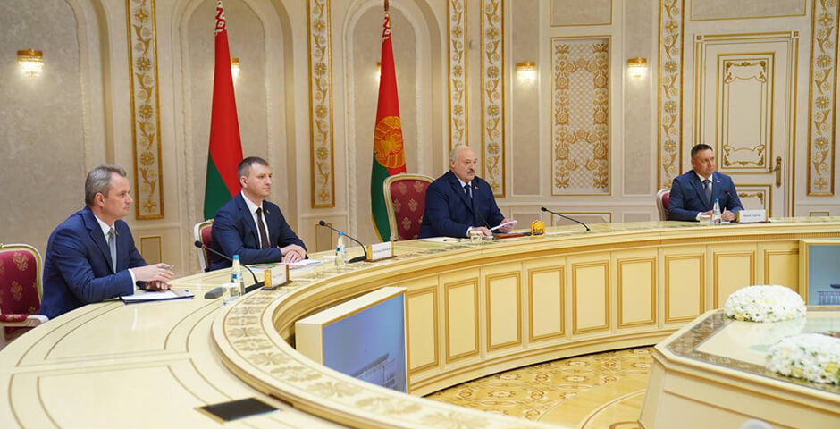 Лукашенко предложил расширить поставки белорусской техники в Сибирь через Кузбасс