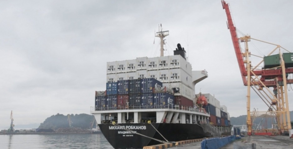 На Камчатку прибыл мощный контейнеровоз «Михаил Робканов»