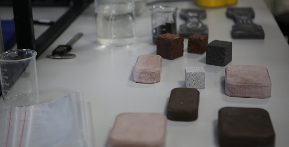 Ученые НГУ создали экологичные строительные материалы из промышленных отходов