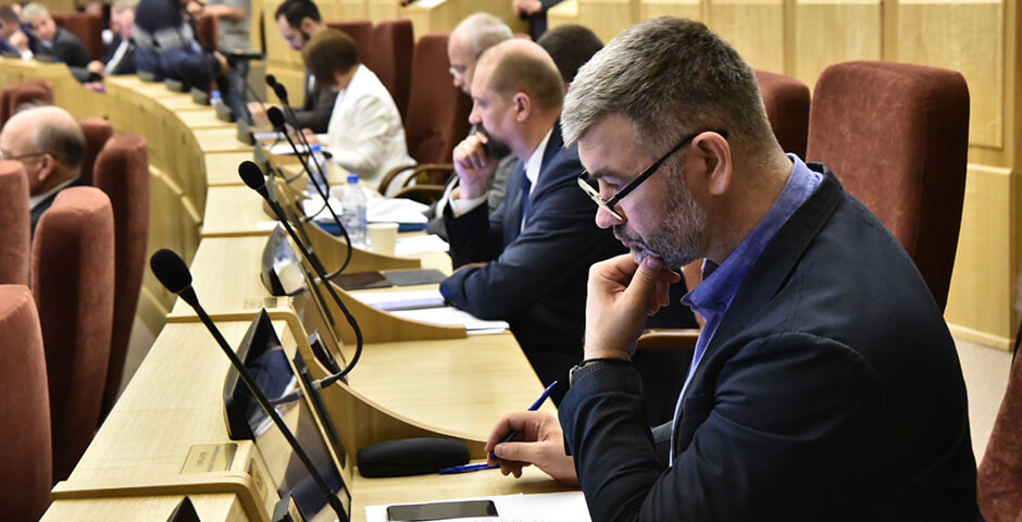 На сессии заксобрания Новосибирской области обсудили ключевые вопросы регионального бюджета