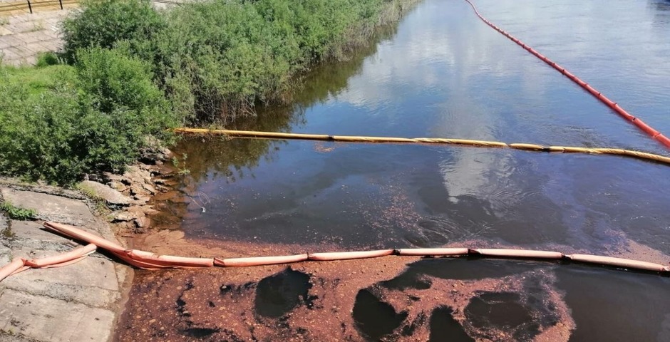 В Приангарье произошел разлив нефти на реке Лене