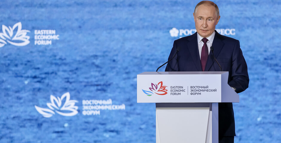 Путин поручил проработать создание финансового центра на базе Восточной биржи