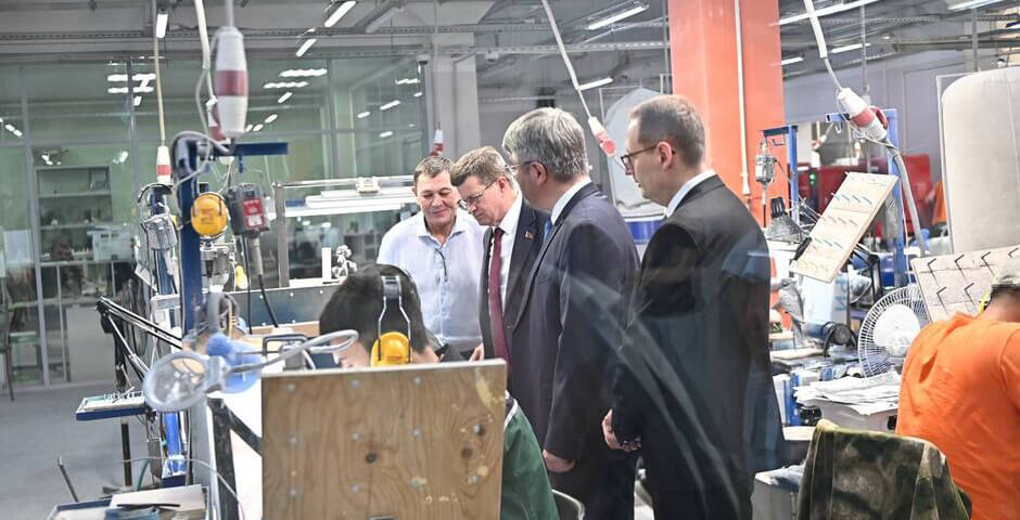 Белорусская делегация начала визит в Бурятию с промышленных и медицинских объектов