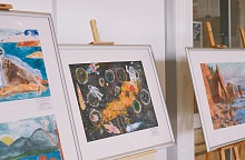 Аэровокзал «Южно-Сахалинск» поддержал творчество особенных художников